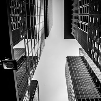 Analyse avant de vendre ou d'acheter des actions bancaires